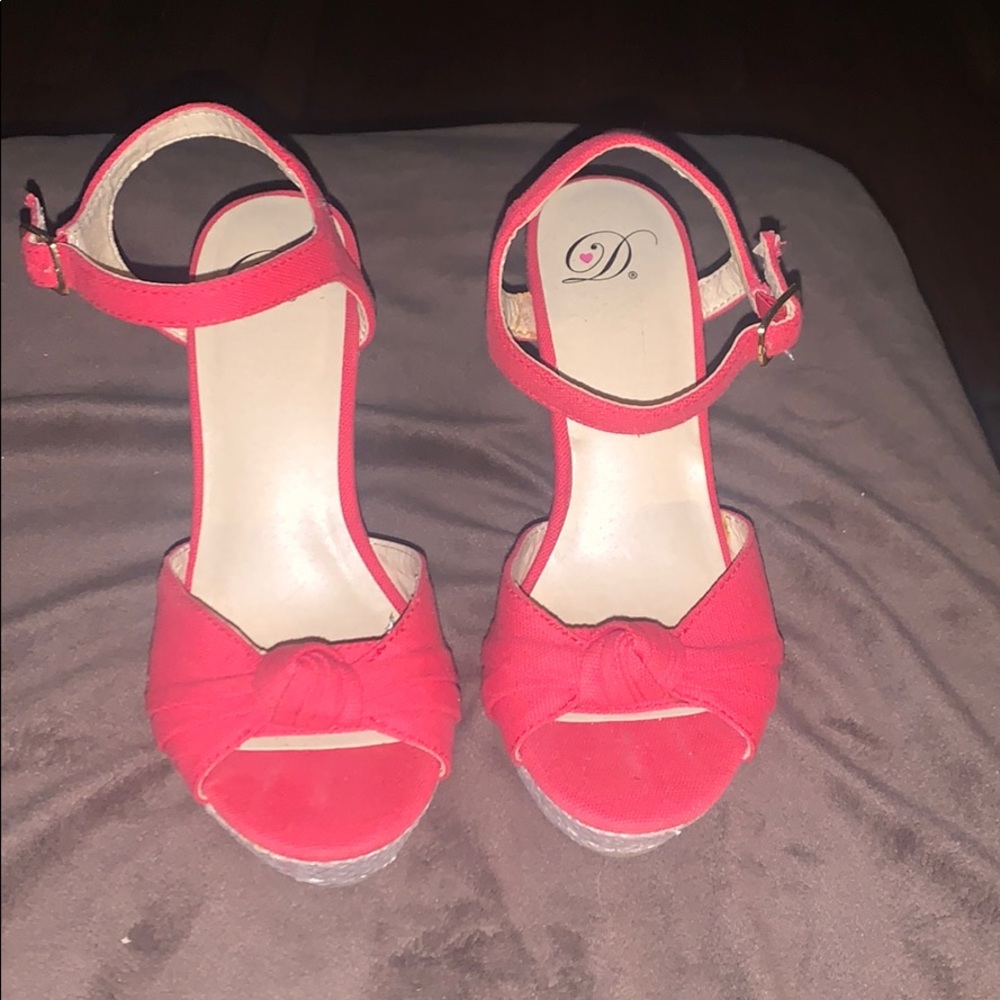 Red Knot Wedge Heels
